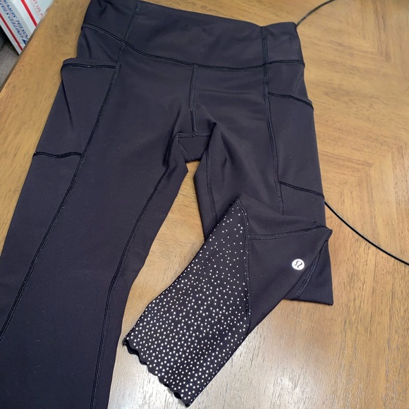 Rare Lululemon leggings size 4 - Picture 2 of 5